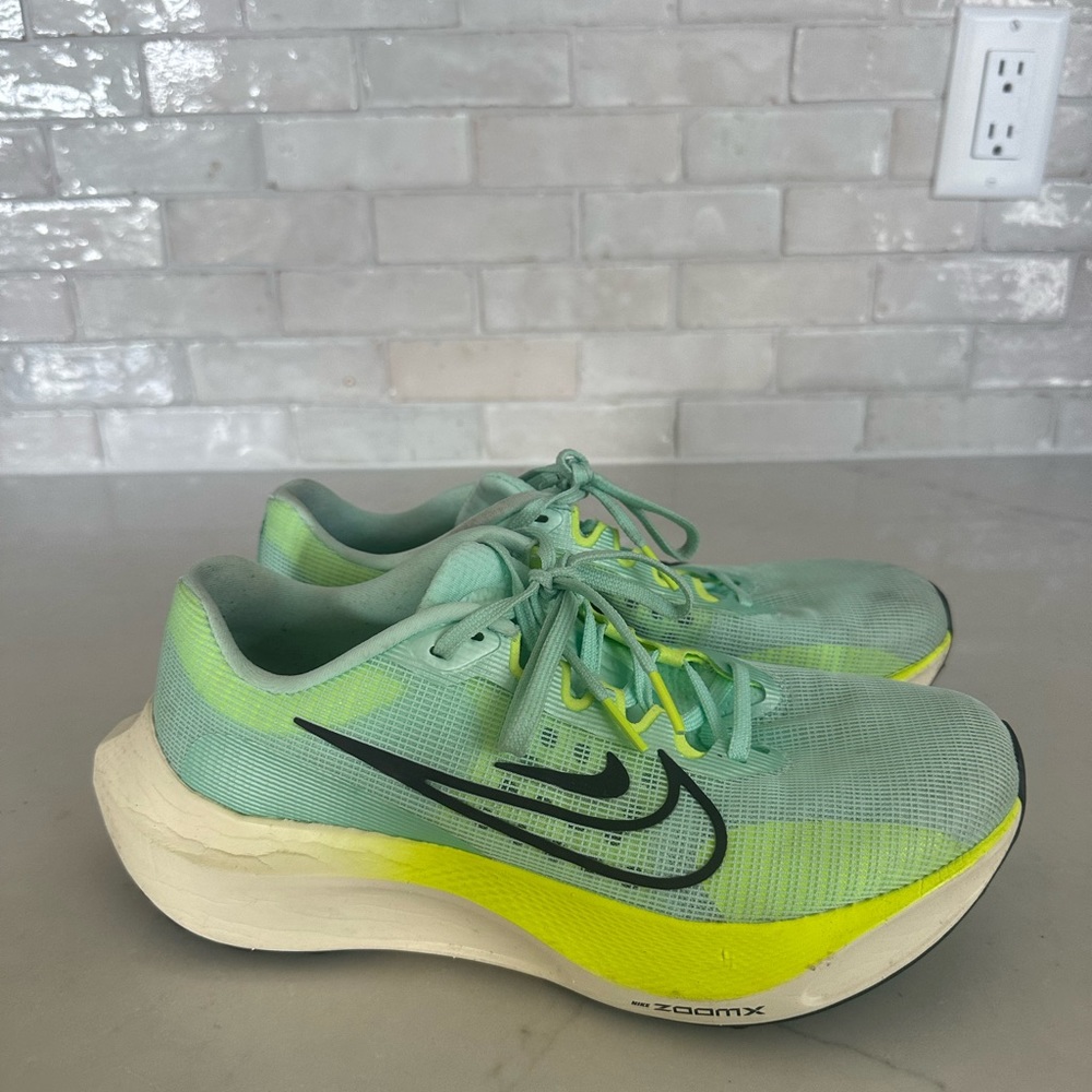 Nike zoom fly 5 women’s size 10